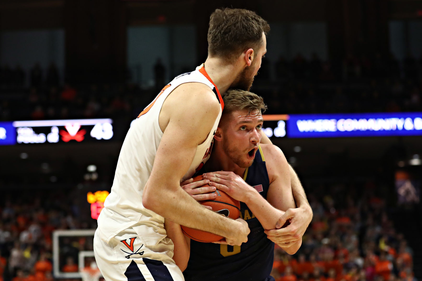 20200211_cdp_sports_uvahoops047.JPG